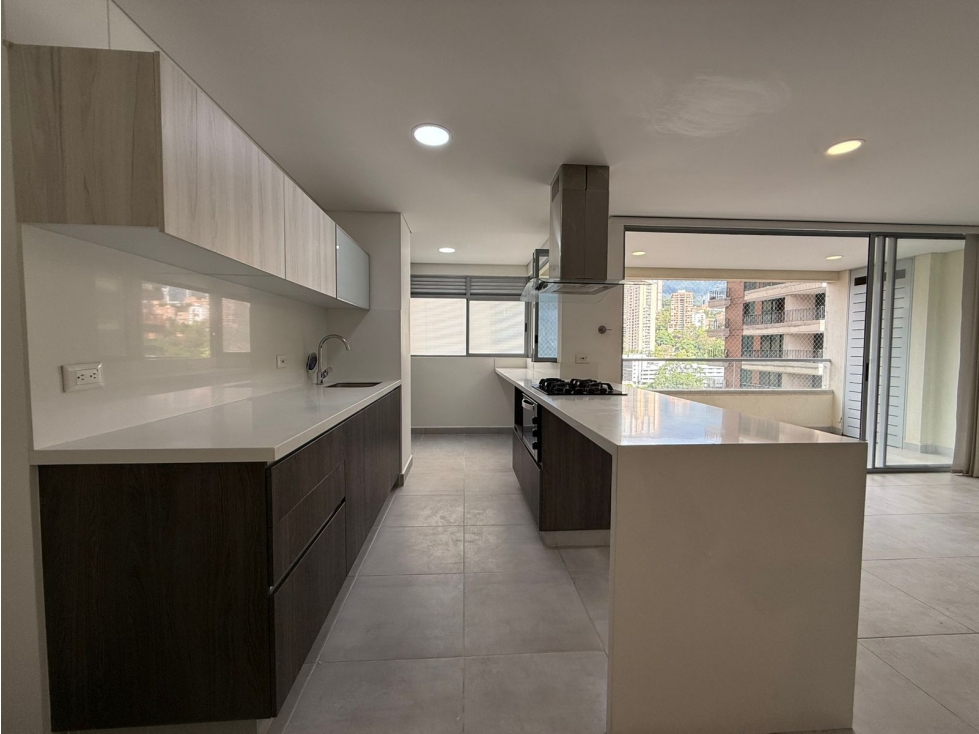 Amplio Apartamento en Venta Ciudad del Río, Medellín k — foto 3