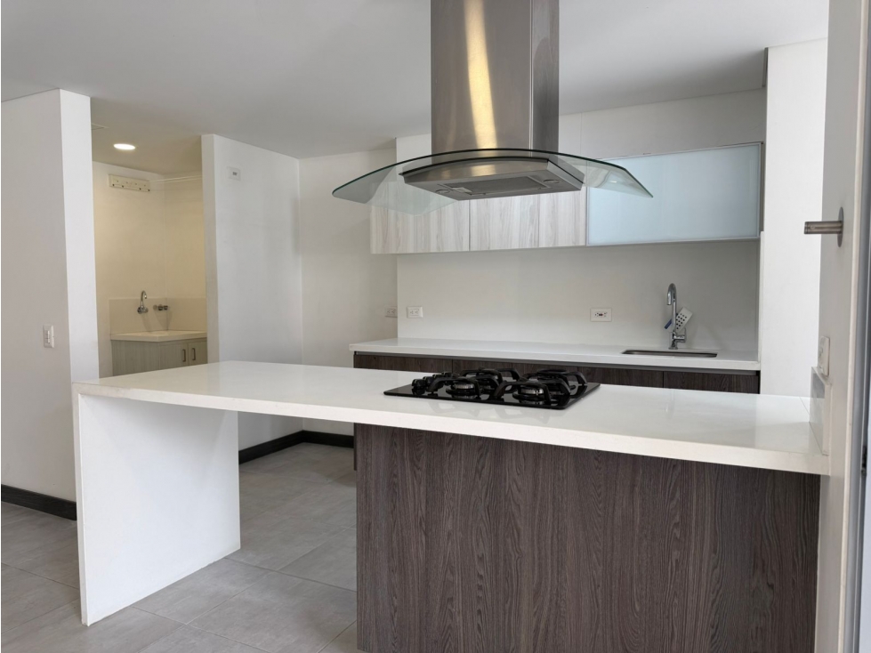 Amplio Apartamento en Venta Ciudad del Río, Medellín k — foto 4