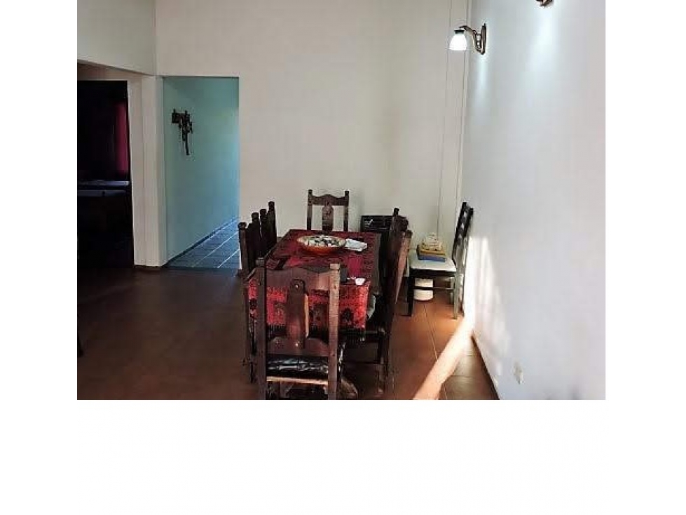 CASA EN VENTA EN CASTELAR NORTE!! - 2