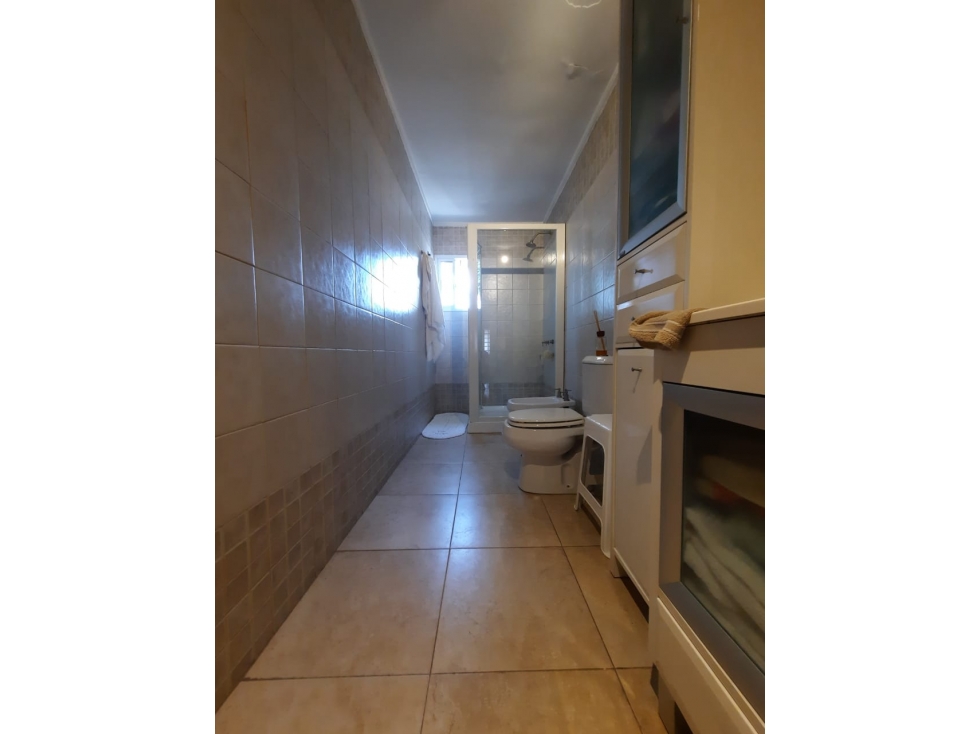 CASA EN VENTA EN CASTELAR SUR!! - 4
