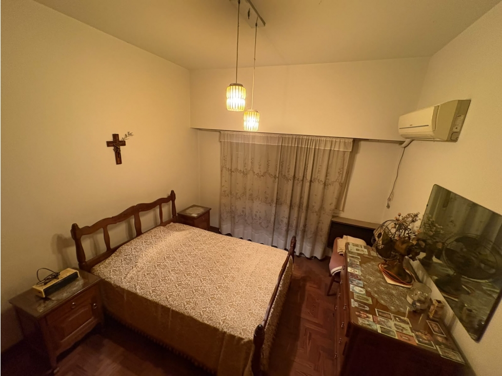 OPORTUNIDAD CASA EN CASTELAR SUR!! - 4
