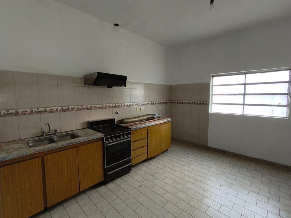 CASA EN VENTA EN CASTELAR NORTE!! - 6