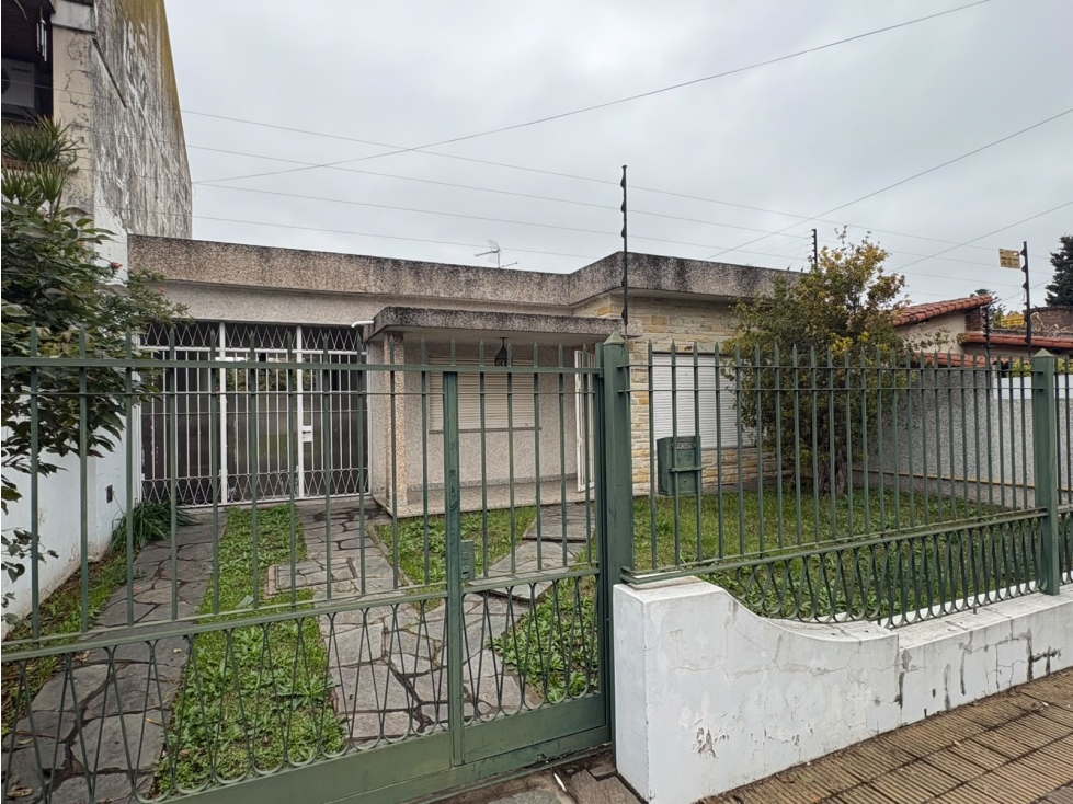 OPORTUNIDAD CASA EN CASTELAR SUR!! - 1