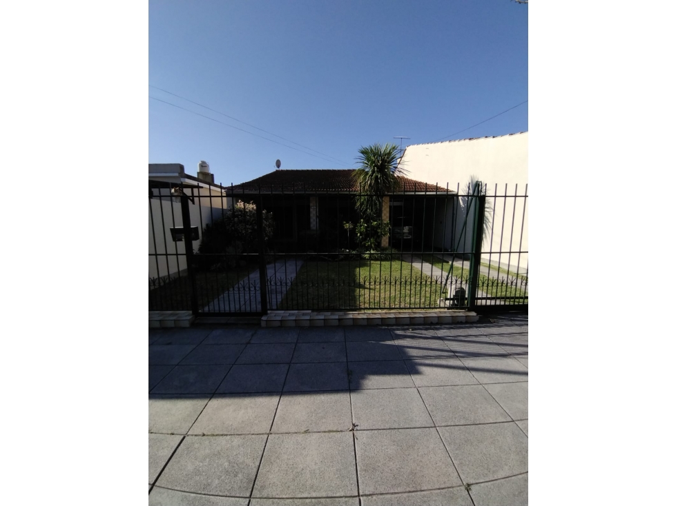 PROPIEDAD EN CASTELAR NORTE!!!! - 3