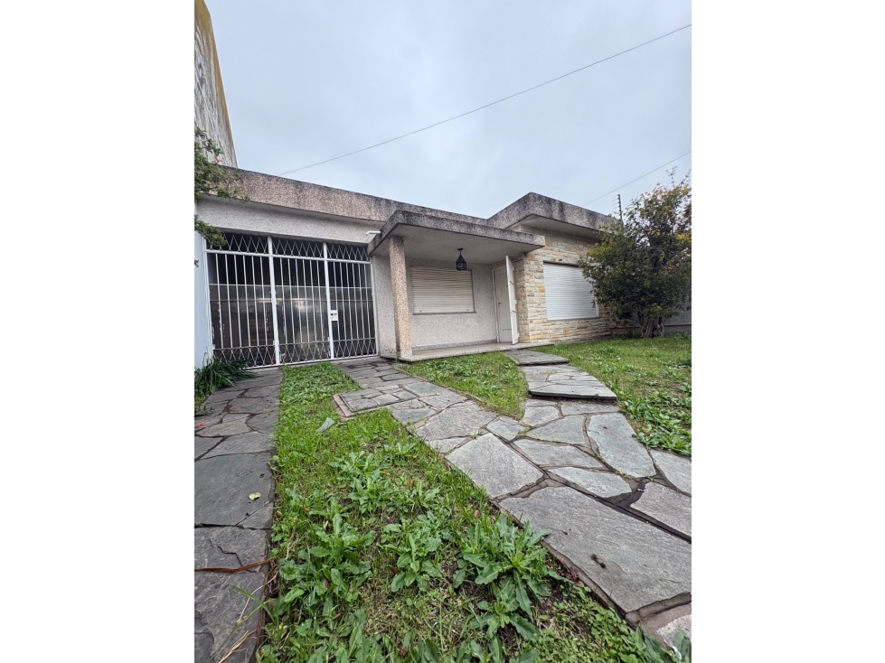 OPORTUNIDAD CASA EN CASTELAR SUR!! - 3