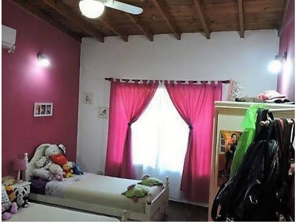 CASA EN VENTA EN CASTELAR NORTE!! - 6