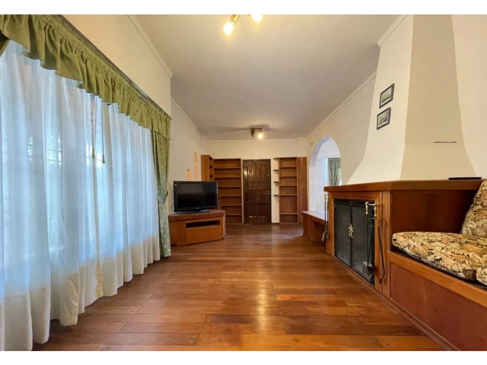 EXCELENTE PROPIEDAD EN CASTELAR SUR!!!! — foto 4