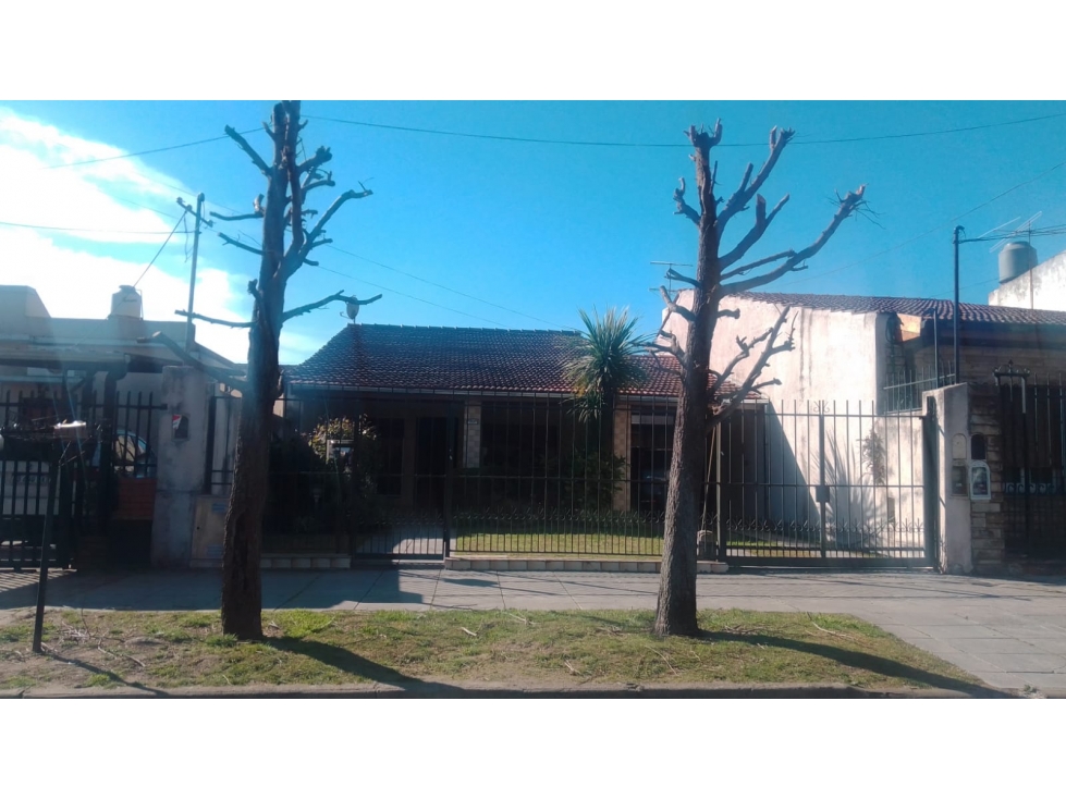 PROPIEDAD EN CASTELAR NORTE!!!! - 2