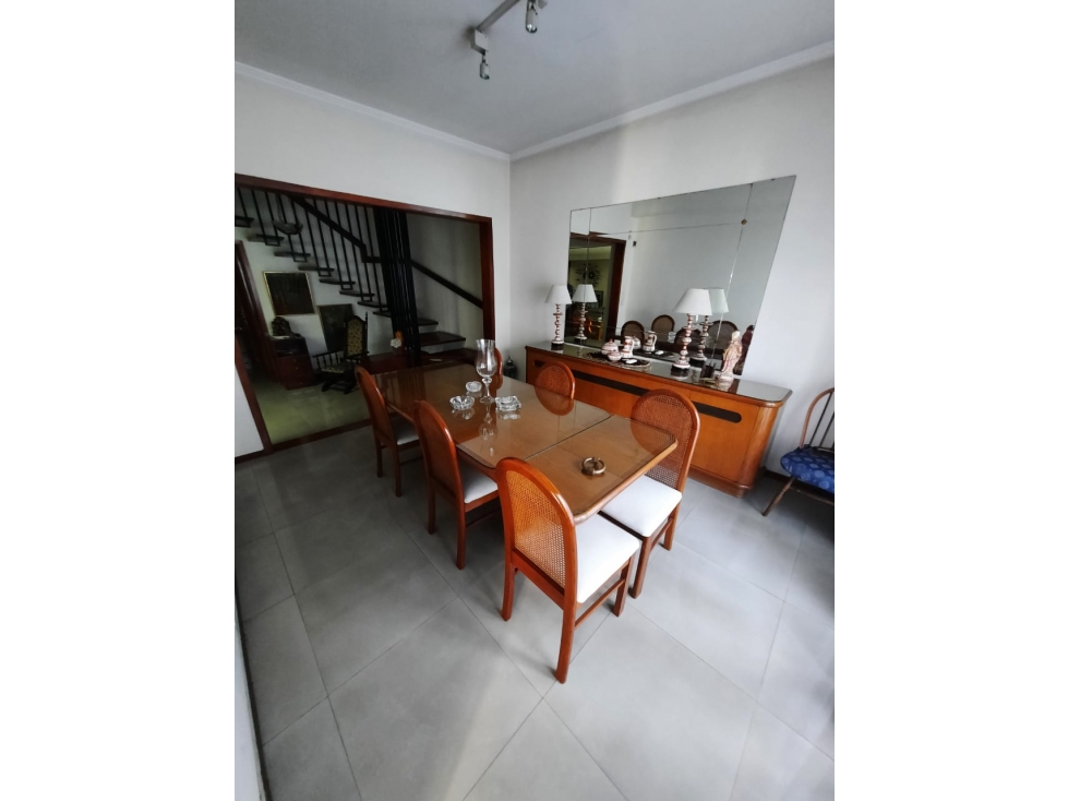 CASA EN VENTA EN CASTELAR SUR!! - 2