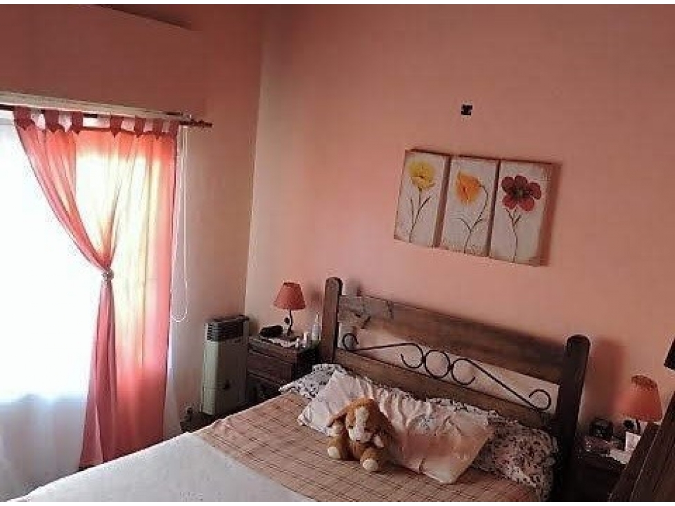 CASA EN VENTA EN CASTELAR NORTE!! - 5