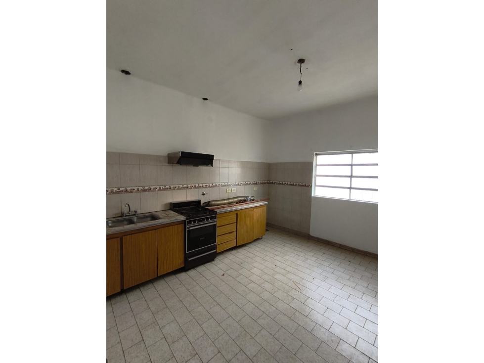 CASA EN VENTA EN CASTELAR NORTE!! - 5