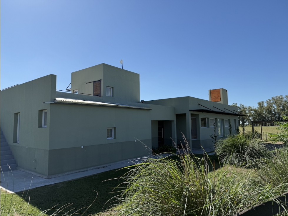 Hermosa Casa de Campo en Venta - 1