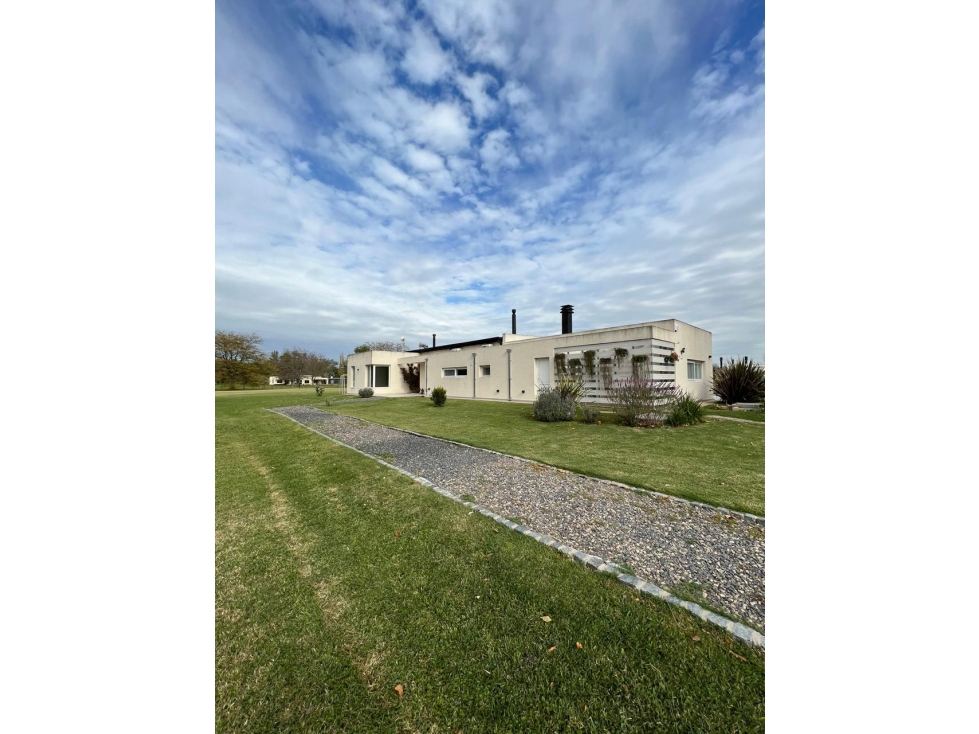 Hermosa casa en venta 5 dormitorios y pileta en Estancia Las Lilas — foto 2