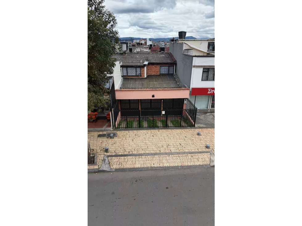 VENDO EXCELENTE PROPIEDAD PARA USO COMERCIAL