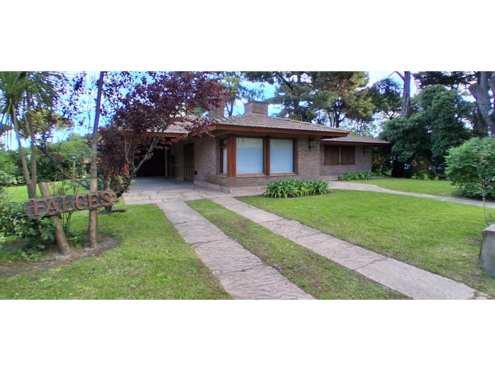 Venta - Casa Del Tiburon 900 - Pinamar Zona Iglesia