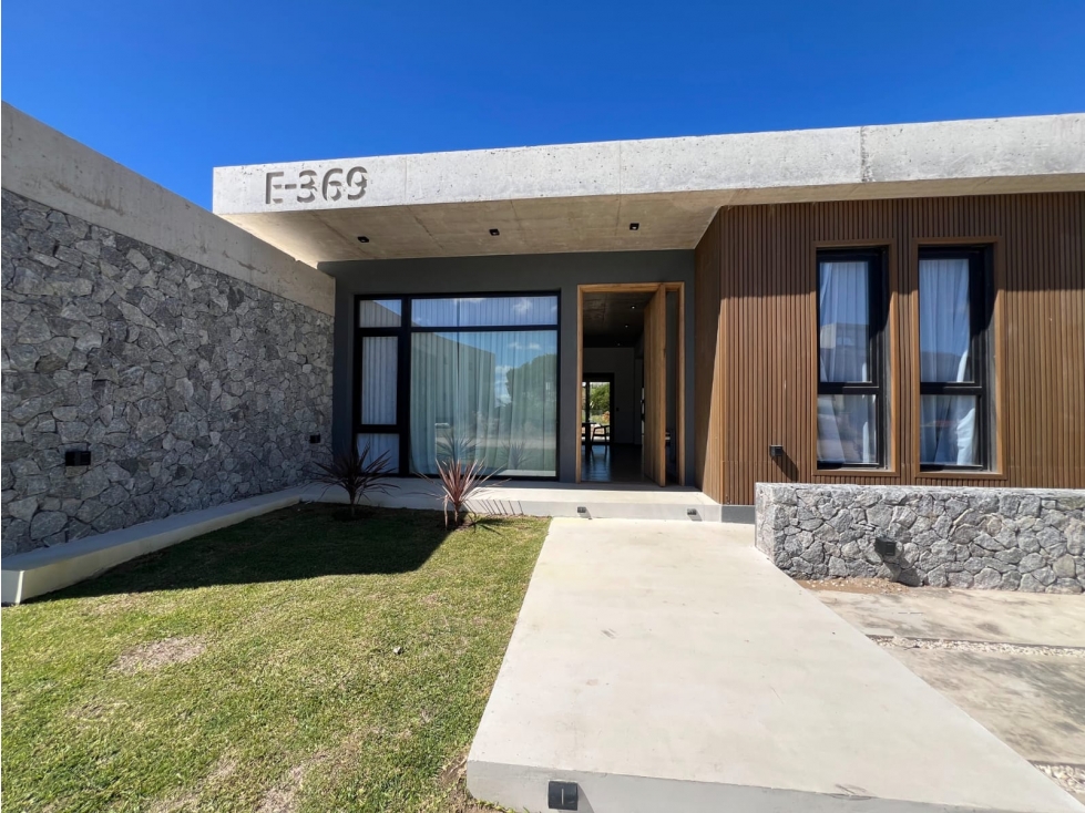 CASA A ESTRENAR - ECUESTRE - COSTA ESMERALDA