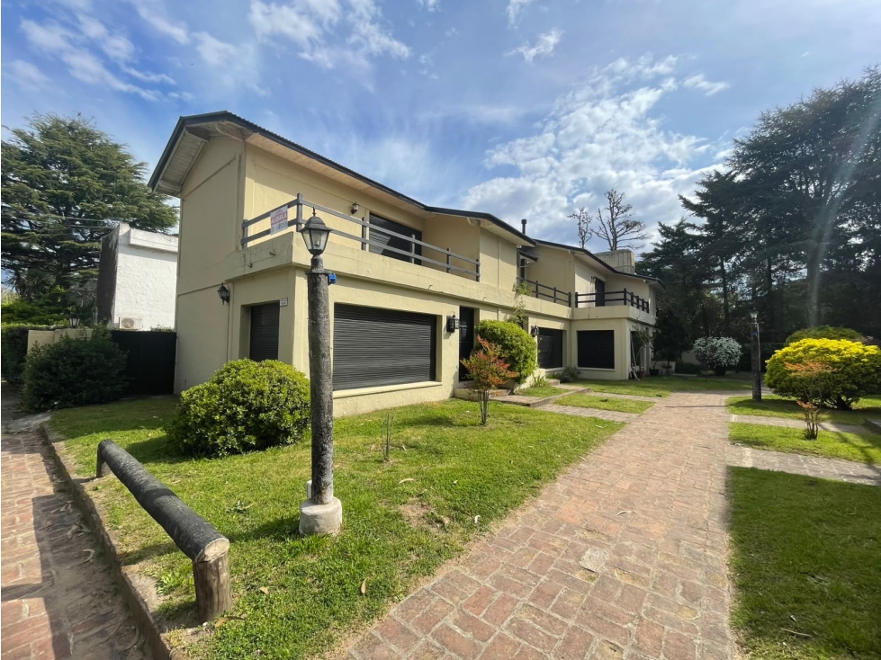 AMPLIO DUPLEX DE 5 AMBIENTES A METROS DE LA PLAYA
