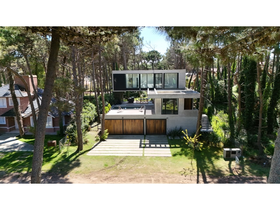 CASA EN VENTA PINAMAR NORTE 3 DORMITORIOS, PILETA Y GARAGE