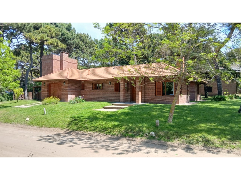 Casa en venta en Barrio B5, Pinamar | 3 dormitorios y lote de 860 m²