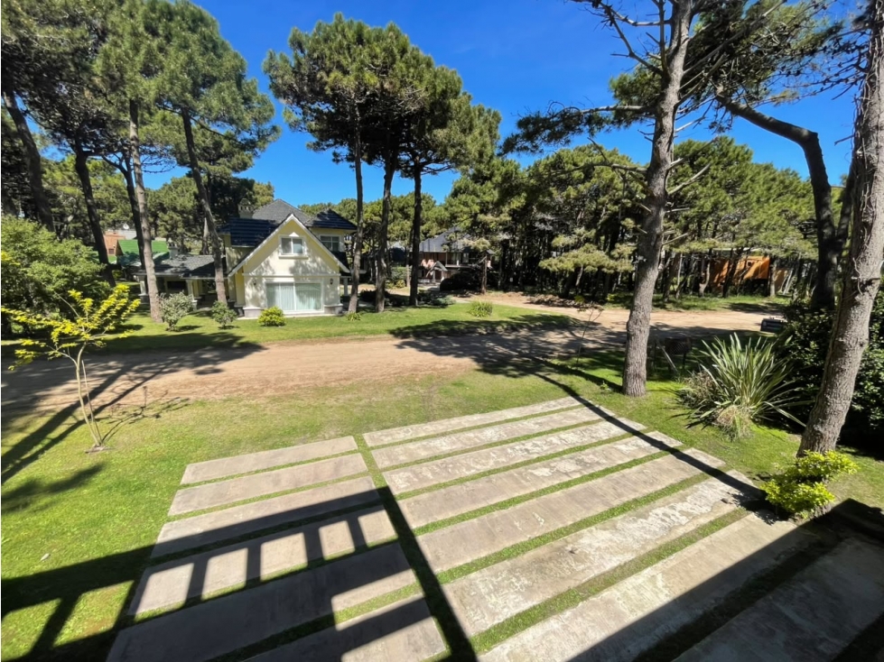 CASA EN VENTA PINAMAR NORTE 3 DORMITORIOS, PILETA Y GARAGE — foto 5