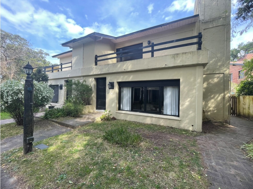 AMPLIO DUPLEX DE 5 AMBIENTES A METROS DE LA PLAYA — foto 3