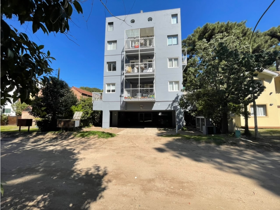 VENDO DEPARTAMENTO DE 4 AMBIENTES CON GAS NATURAL