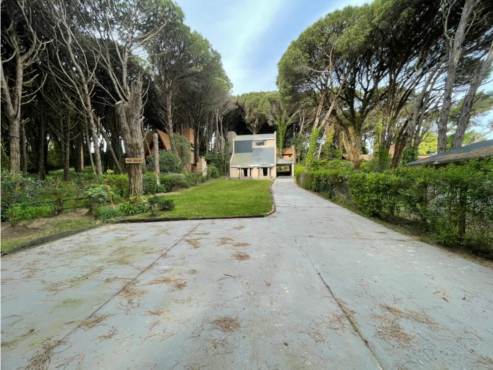 VENDO CASA EN ZONA GOLF Y BOSQUE 800 m² DE LOTE — foto 4