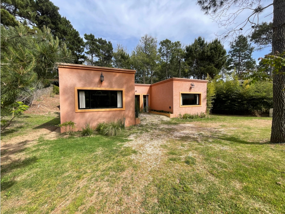Oportunidad en Carilo casa con gas natural sobre lote de 1.000 m² - 2