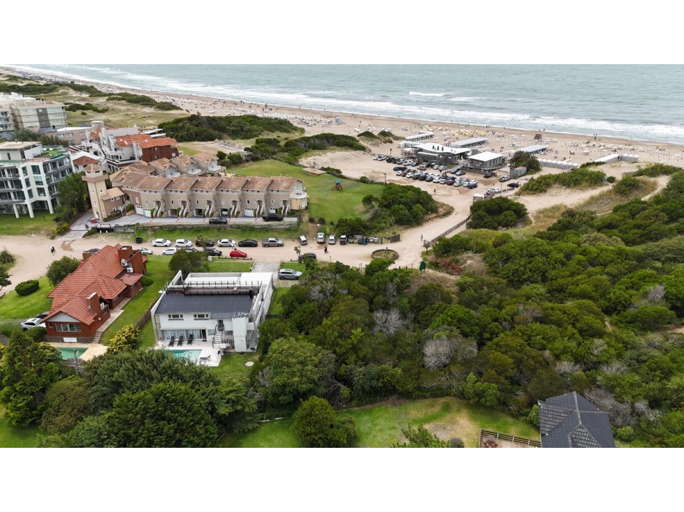 VENDO Lote en Carilo 1.473 m² Excelente Ubicación Cerca del Mar - 2
