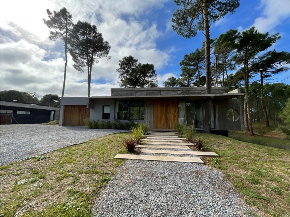 VENDO CASA DE DISEÑO EN ÁLAMOS LUZ, CONFORT Y NATURALEZA - 1