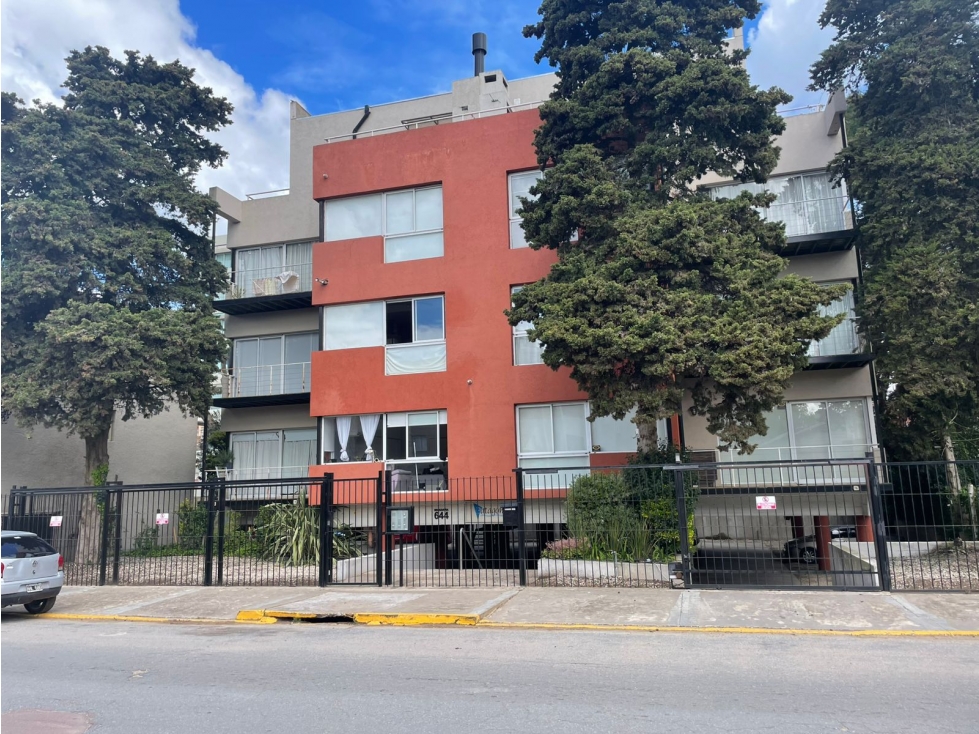 TEMPORADA 2027 - ALQUILER 2 AMBIENTES CENTRICO CON COCHERA. - 2