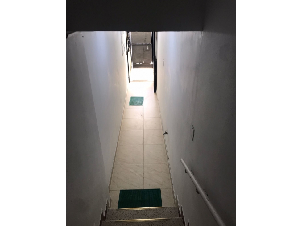 Vendo Casa esquinera Alquería sobre la Av 68 sector Textil — foto 2