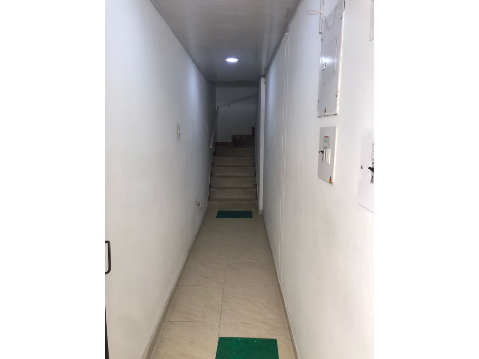 Vendo Casa esquinera Alquería sobre la Av 68 sector Textil — foto 5