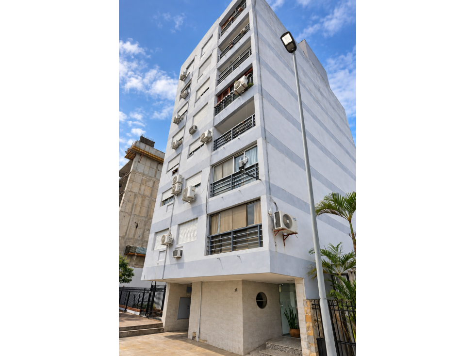 Departamento 3 Dormitorios con balcón y cochera en zona Cambá Cuá - 1