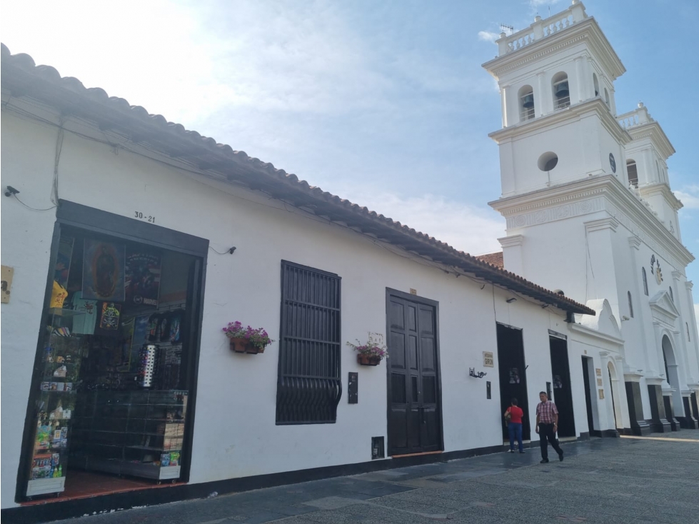 LOCAL PARQUE PRINCIPAL GIRON - 2