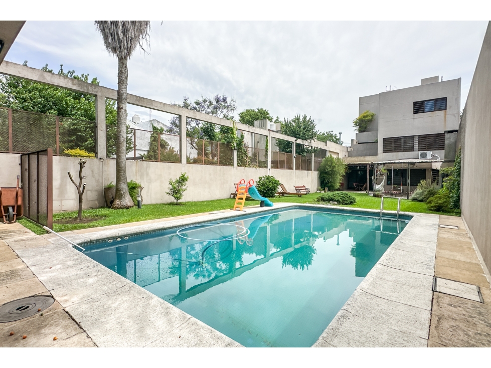 Exclusiva casa en venta de 8 ambientes con piscina y jardin en Florida - 2