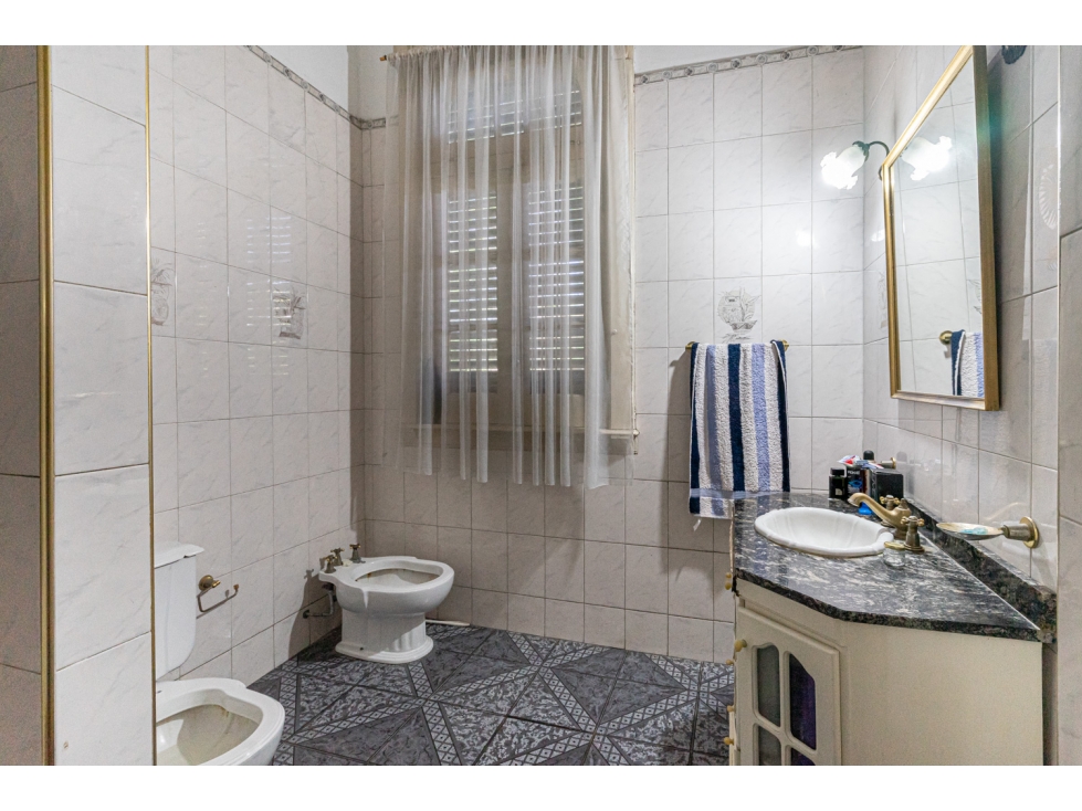 Casa en Venta de estilo sobre Excelente Esquina en Caballito - 6