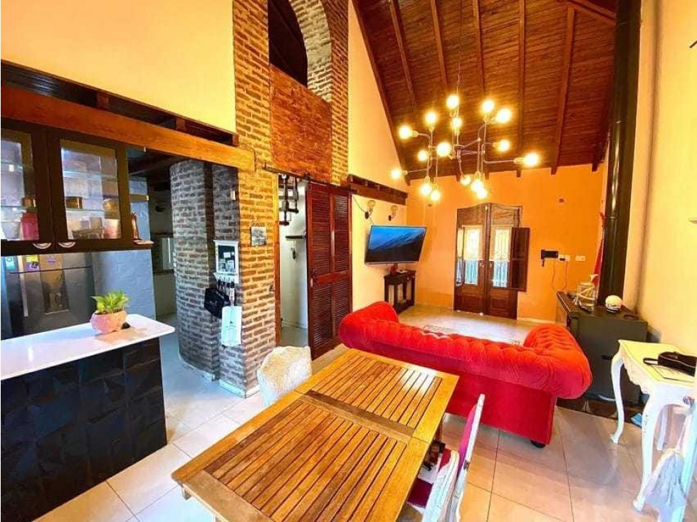 Excelente Casa en Venta con Parque y Pileta Lote de 630 m² - Bs As - 4
