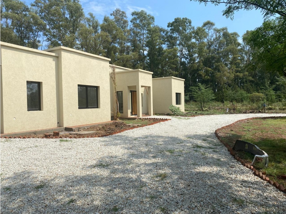 Casa a Estrenar en Barrio Priv. Lote de 2300 m² - Exalt. de La Cruz - 2
