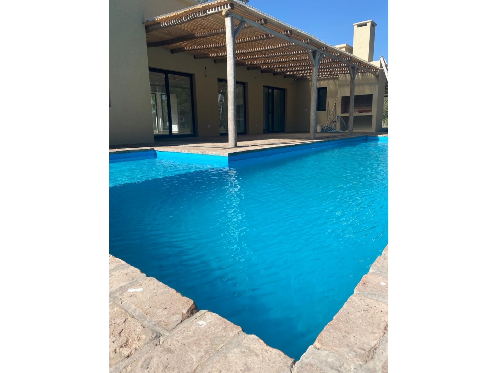 Casa a Estrenar en Barrio Priv. Lote de 2300 m² - Exalt. de La Cruz - 5