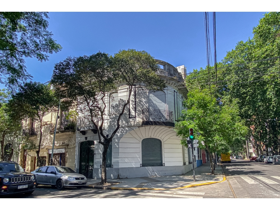Casa en Venta de estilo sobre Excelente Esquina en Caballito - 4