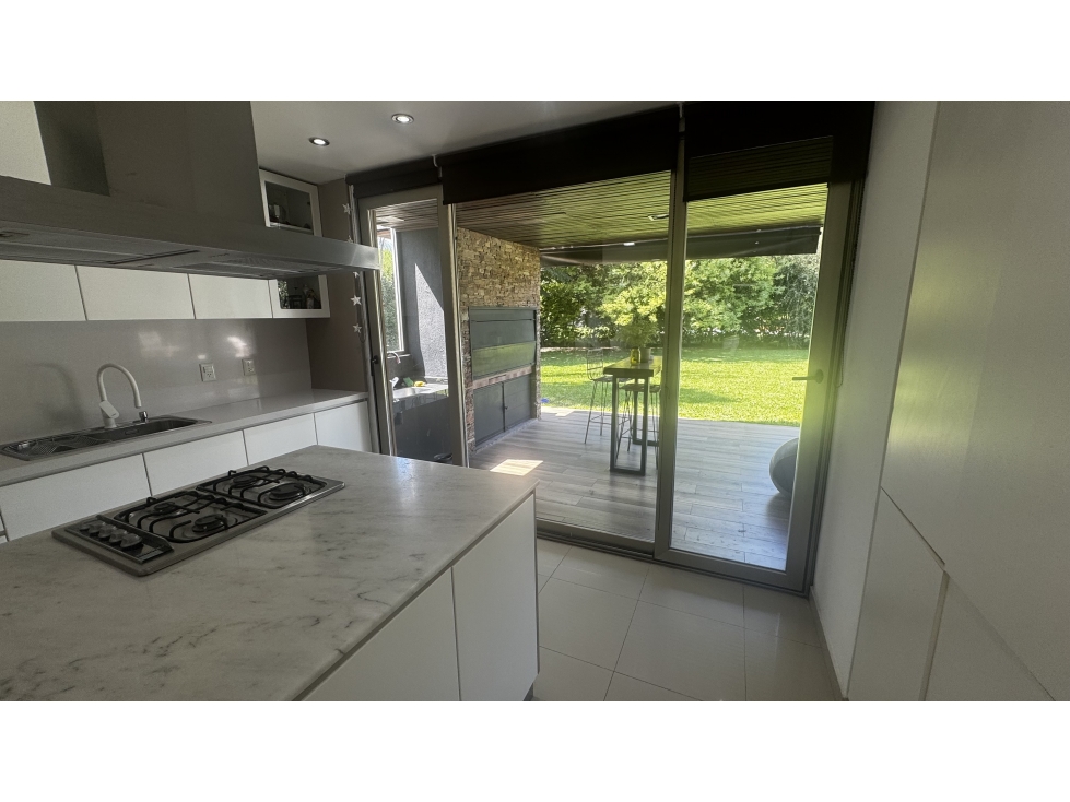 Venta de Casa en barrio privado Las Lomas, Haras Santa Maria. Escobar - 4