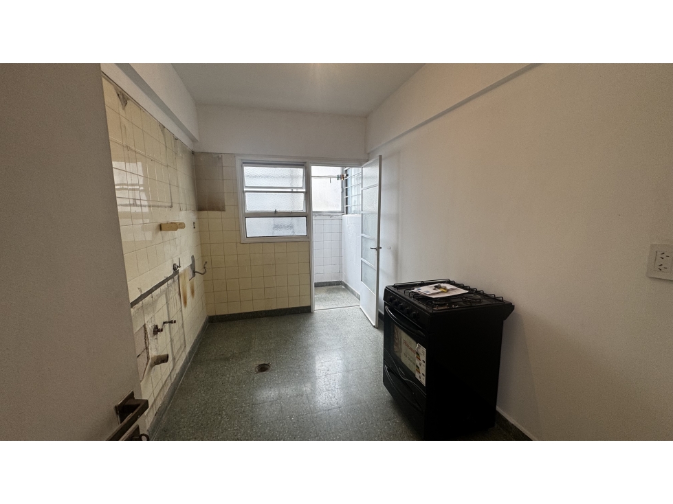 Venta tres ambientes con lavadero - piso alto vista abierta - flores - 6