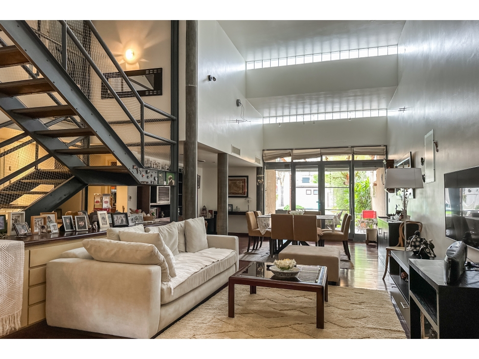 Exclusiva casa en venta de 8 ambientes con piscina y jardin en Florida - 3