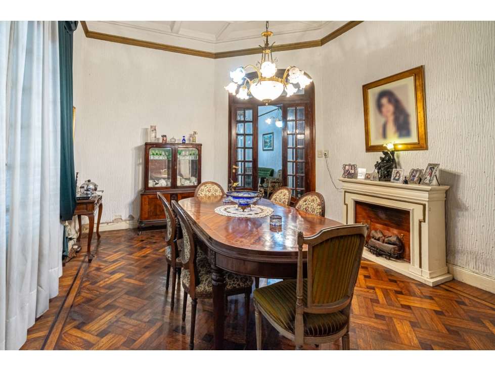Casa en Venta de estilo sobre Excelente Esquina en Caballito - 2