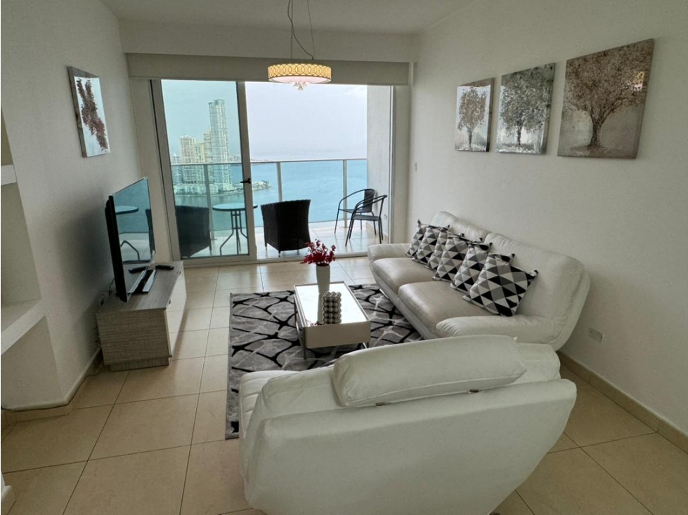 Se vende apartamento en Avenida Balboa, Ph White