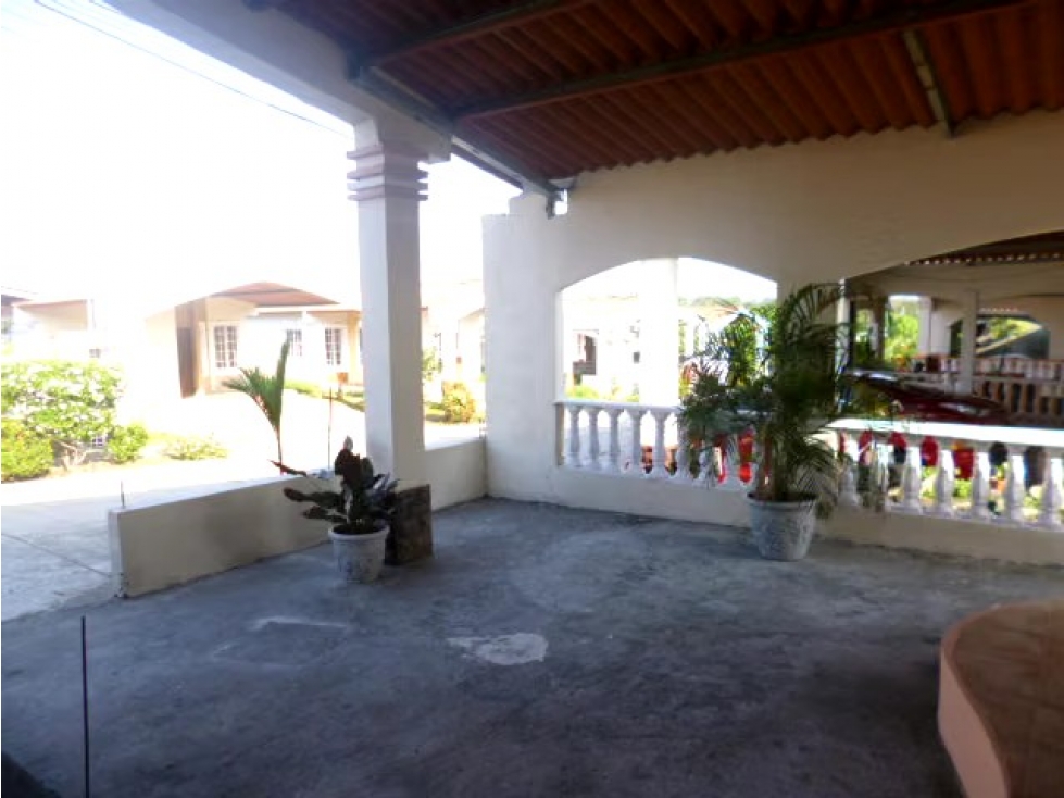DUEÑO VENDE CASA O HACE TRASPASO DE DEUDA EN VACAMONTE — foto 4