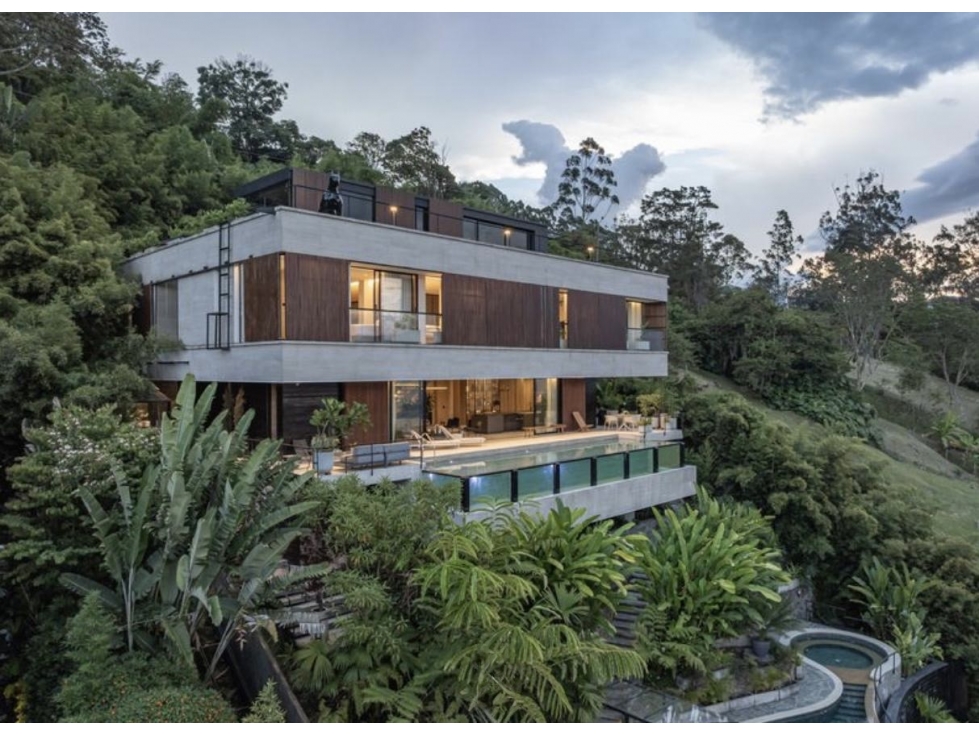 Una de las Casas Más Exclusivas y Únicas de Medellín -Los Balsos