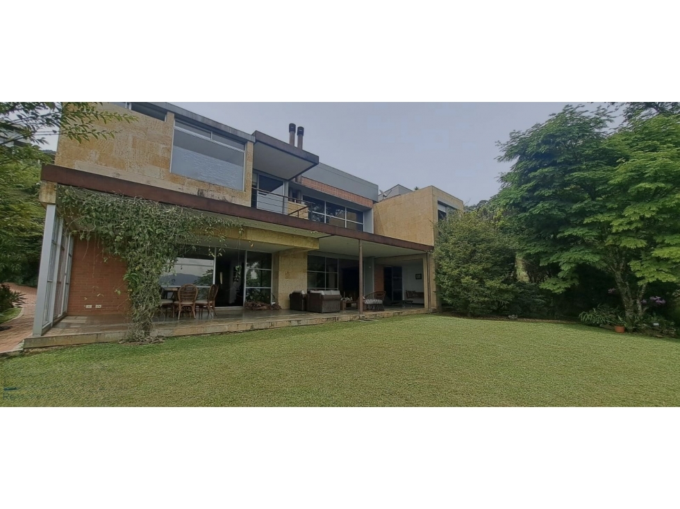 Exclusiva Casa en Condominio Cerca de El Tesoro
