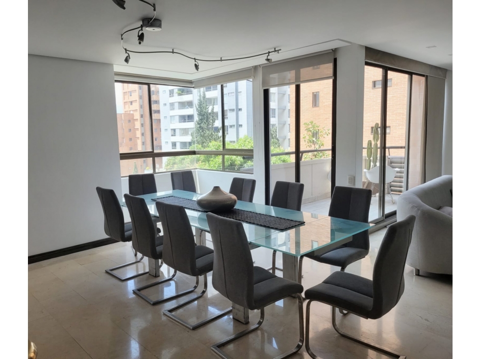 Apartamento remodelado con una super terraza en Lalinde, El Poblado — foto 5